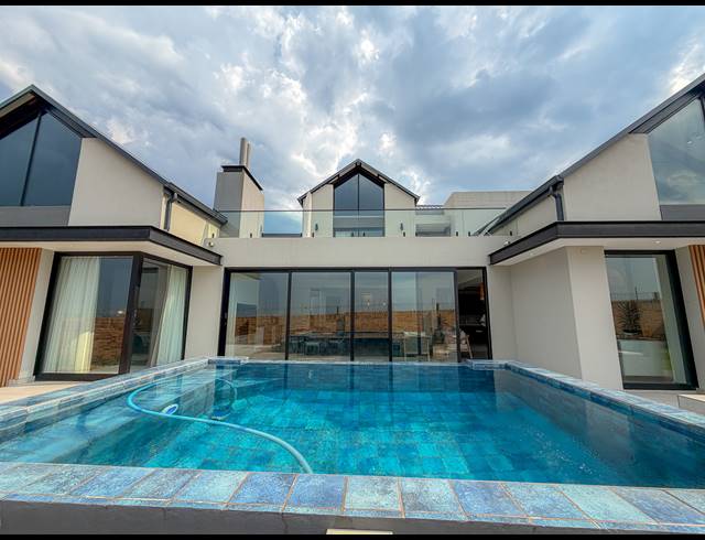 5 BEDROOM FREEHOLD FOR SALE IN MIDSTREAM HEIGHTS